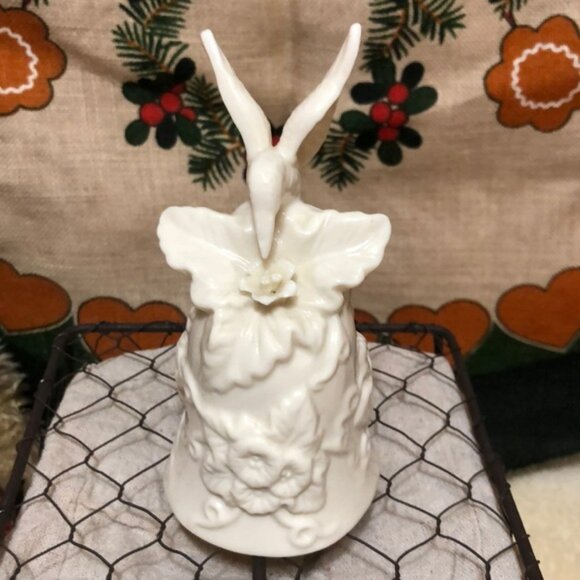 Vintage Porcelain Bell Hummingbird Figurine Resting On Flower Ivy Vines … - Picture 1 of 5